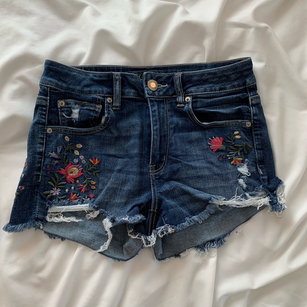 American Eagle | Floral embroidered hi rise shorts